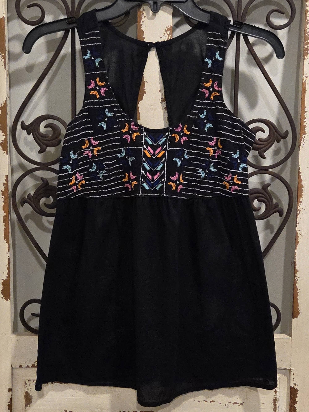 Mudd Embroidered Sleeveless Babydoll Top Womens XS Black Boho Keyhole Back Y2K